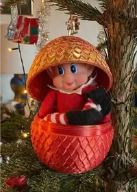 Rampenissen kommer ut av et drage-egg